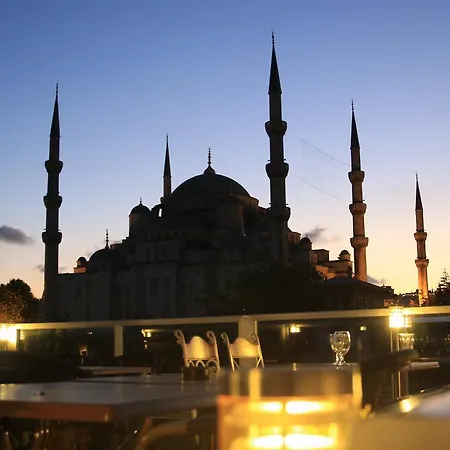 بيت شباب Nobel اسطنبول