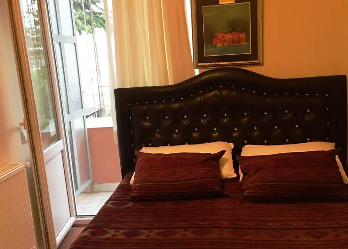 بيت شباب Nobel *