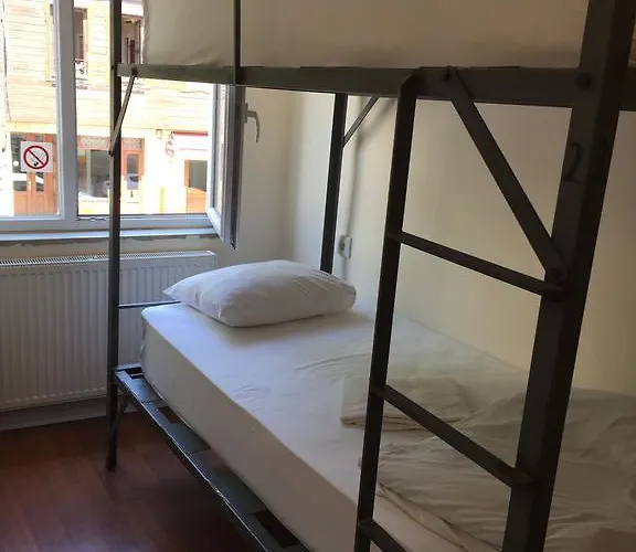 بيت شباب Nobel *